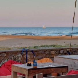 Studio cabine à proximité des plages, hotel in Gruissan