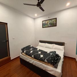 Hotel Anushka palace, hotel in Phata