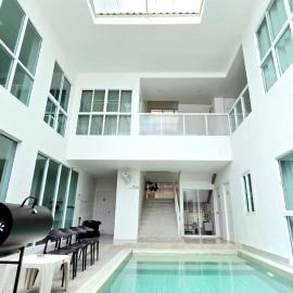 The Inn10 Pool Villa Pattaya, Entire 5-9 BR, Please view photos before booking, Hotel in Pattaya
