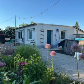 Hexenruhe - Stylish, garden studio in Dietzenbach, hotel u gradu Dicenbah