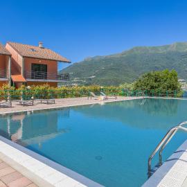 Brezza del Lario Monolocale con soppalco vista lago 19-20-26-27, hotell sihtkohas Dervio