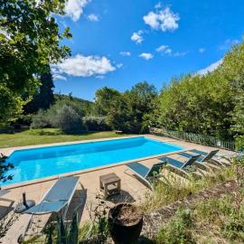 Maison au vert avec piscine - Les 3 Olives