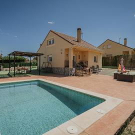 Disfrutar y relajarse el Robledal, hotel in Zarzuela del Monte