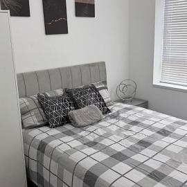 2 Bed Apartment Sleeps 4 - Free Parking Near o2
