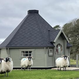 Caerketton Cabin, hotel in Kirknewton