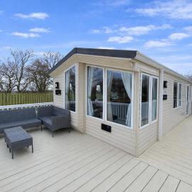 Lovely 8 Berth Caravan With Large Decking At Withernsea Sands Ref 79005Kg