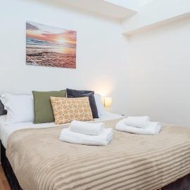 4 Bed Contractor Apartment with Parking Central Banbury, hotel in Banbury