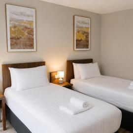 Coach House Accommodation - Room 8, hotel in Carrick on Shannon