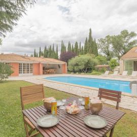 BaliBoHome, Idéal famille et groupes, Piscine, Pool House, climatisation haut de gamme, hotel din Caissargues