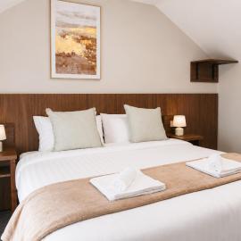 Coach House Accommodation - Room 9, hotel in Carrick on Shannon