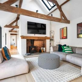 5 bedroom barn conversion with garden parking near Stamford