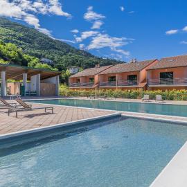 Brezza del Lario Bilocale giardino 21-22-23-24, hotell sihtkohas Dervio