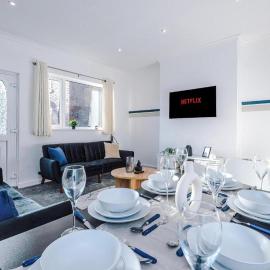 Modern 2BR Near Wakefield Centre w Parking NS