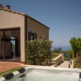 Breathtaking Sea Views & Jacuzzi in Cefalù, hotel Cefalùban