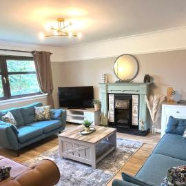 Spacious 4-Bedroom home - Garden & Parking - Dunoon