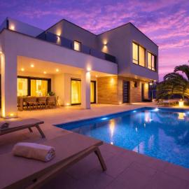 Villa Palma - Luxury Pool Villa with Sauna and Gym, hotel u Puli