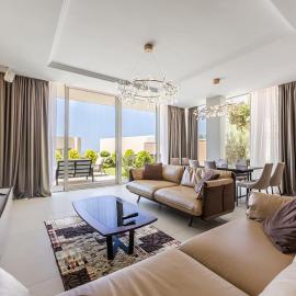 Luxe Green Coast Villa Jacuzzi & Free Buggy by PikHost, viešbutis mieste Himarė