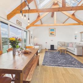 TopDeck Falmouth – Stunning Harbour Views & Free Parking