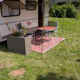 Caravane Cosy - 5min Circuit 24h du Mans, hotel in Changé