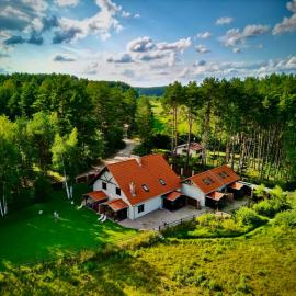 Dworek Wdzydze, Hotel in Przytarnia