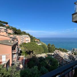 Modern flat with a view, hotel ad Arenzano