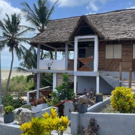 Beach Bungalows&sea view villa, hotel di Utende