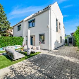 Modern Luxury Villa, 5 Bedrooms, Outdoor Grill