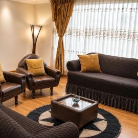 Comfortable with Private Garage and Excellent Location Rb, hótel í Riobamba