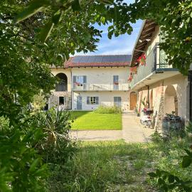 Cascina Piandamiane, Dimore di Langa - suite Carlo, country house nella natura delle Langhe