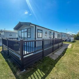 Beautiful 6 Berth Caravan, Nearby Beach In Suffolk Ref 68016Bs, hotel a Lowestoft