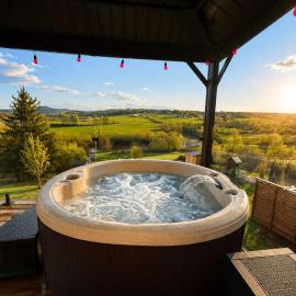 564 C - Le Refuge Spa Riviere & Billard、Saint-Léon-de-Standonのホテル
