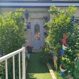 maison fleurie, hotel em Longué