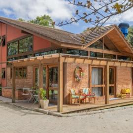 Casa Bosque Encantador, hotelli kohteessa Rancho Queimado