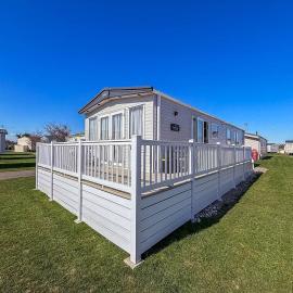 Lovely Caravan With Seaviews And Decking Near Pakefield Beach Ref 68040Cr