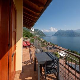 Lake Iseo Panorama Suite, hotel in Tavernola Bergamasca