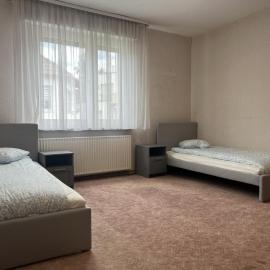 Monteur- & Familienapartment 5 Personen Offenbach, hotel di Bieber