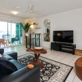 Charming - Rooftop Pool, CBD & Sunrise Balcony, Hotel in Darwin