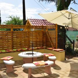 Nóra Wellness nyaraló, hotel in Ábrahámhegy
