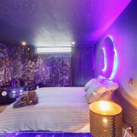 Luxurious Love Room by Vill'amore, hotel in Solaro