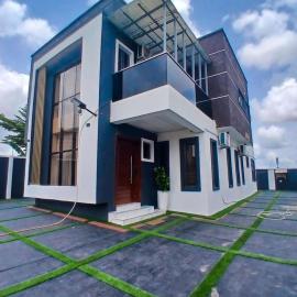 Luxurious 4 bedroom duplex at Lilliesville Court، فندق في Adegbite