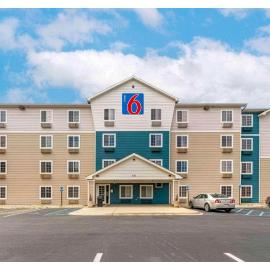 Motel 6 Suites Birmingham Pelham, AL โรงแรมในเพลแฮม