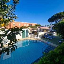 Villa Calise - Vicino Spiaggia Chiaia, hotell i Forio di Ischia
