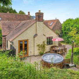 4 Bed in Nether Stowey oc-c30195, hotel in Dodington