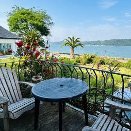 Maison Ar Chi Mat For 6 with sea view, hotel v destinácii Locquénolé