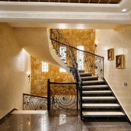 Large Classic Villa, 3 Levels, 5 bedrooms, 5 Baths, Pool & Garden, hotelli kohteessa Tétouan