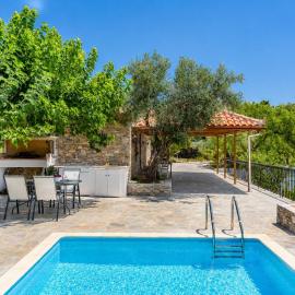Oak Tree Cottage, hotell i Pefkias