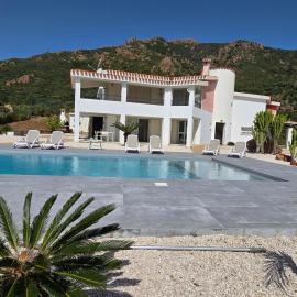 Luxury villa Bellavista - exclusive use, hotel v destinácii Tertenìa