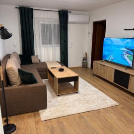 Cozy Holiday House with Garden, hotel en Srbac
