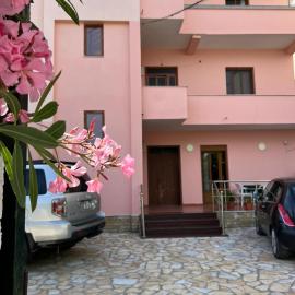 Begaj Rooms, hotel in Durrës