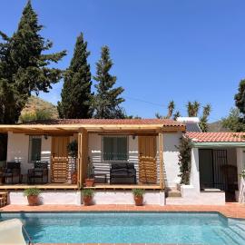 Cortijo Vacas Gordas B&B, готель у місті Кастель-де-Ферро